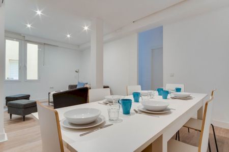 Charming room in Fernán Gonzalez Street - Photo 2