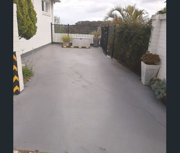 Spacious, north-facing open plan living area with high ceilings - Photo 6