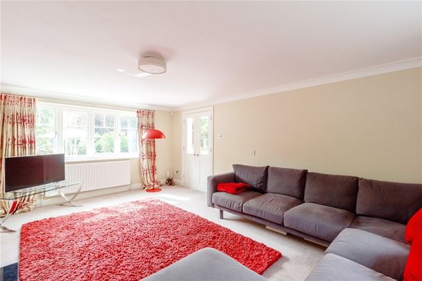 5 bedroom detached house to rent - Photo 1