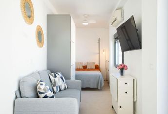 PRECIOSO ESTUDIO CON AMPLIA TERRAZA EN LOS BOLICHES