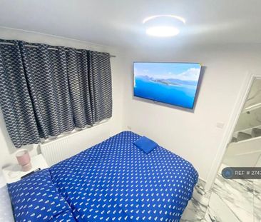 1 bedroom in a house share to rent - Photo 2