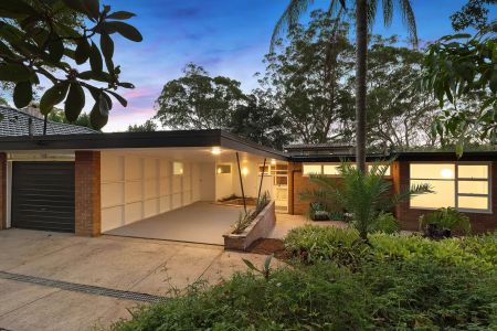 A Rare Mid-Century Treasure - Where Timeless Design Meets Tranquil Living - Photo 3