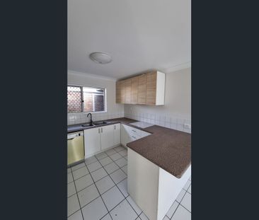 Beautifully renovated home in an ideal location - Photo 2