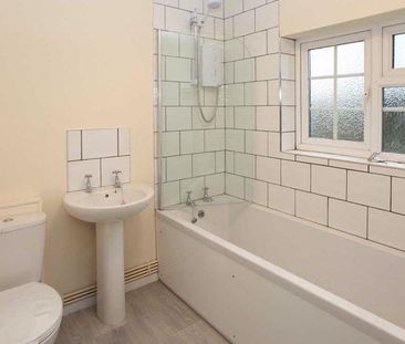 2 bedroom character property to rent - Photo 3