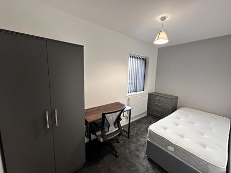 6 bedroom terraced house to rent - Photo 2