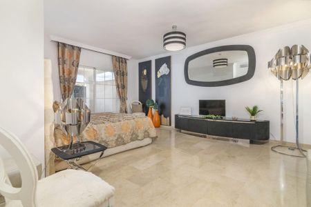 5 bedroom luxury Villa for rent in Benahavís, Andalusia - Photo 3