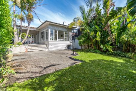 36 Harbour View Road, Pt Chevalier. - Photo 4