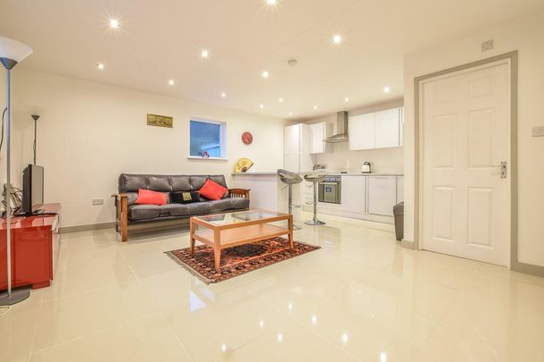 1 bedroom ground floor maisonette to rent - Photo 1