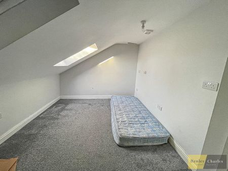 4 Bedroom For Rent - Photo 5