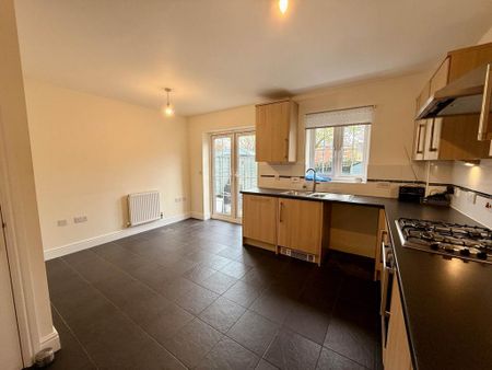 4 bedroom terraced house to rent - Photo 5