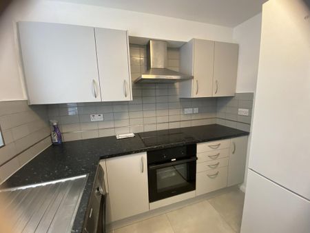 2 bedroom flat to rent - Photo 4