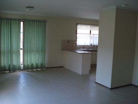Neat and tidy - 3 Bedroom Stand Alone House in a Complex - Photo 2