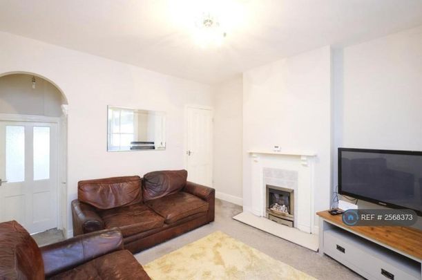 2 bedroom end of terrace house to rent - Photo 1