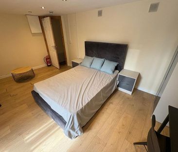 4 bedroom flat to rent - Photo 6