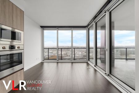 Condo in Burnaby, BC - Photo 3