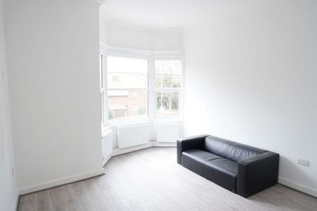 To Let : 2 Bedroom Flat Yarm Lane, Queen’s Park, Stockton-on-Tees, TS18 1EW - Photo 2