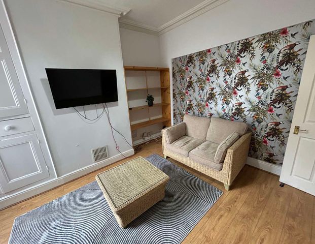 Fleetwood Road Room 2 - Photo 1