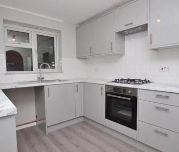 4 bedroom detached house to rent - Photo 4