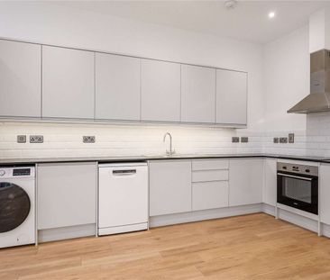 A newly refurbished first floor two bedroom flat with a separate st... - Photo 2