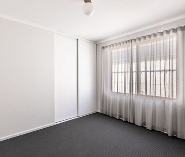 Spacious Family Home in a Prime Coastal Location - Photo 5