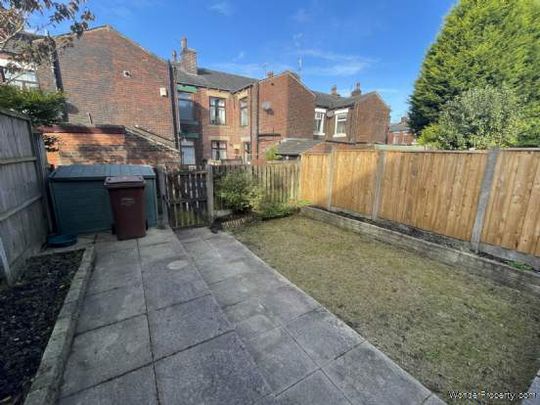 3 bedroom property to rent in Oldham - Photo 1