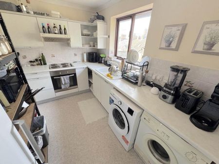 2 bedroom flat to rent - Photo 2