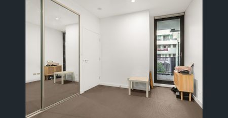 Luxurious Apartment Living in the Liverpool Central Building - Photo 3