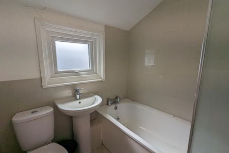 4 bedroom terraced house to rent - Photo 4