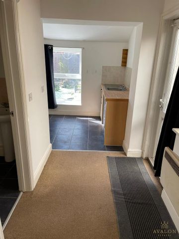 Studio to rent - Photo 2