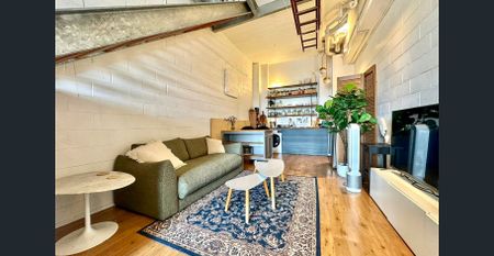 New York Style Tri Level Terrace with Parking - Photo 2