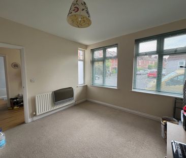 2 Bed Flat, Selborne Road, BS7 - Photo 2