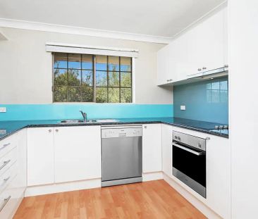 “TOWNHOUSE.” - Photo 5