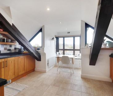 2 bedroom character property to rent - Photo 6