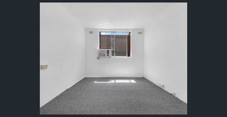 Updated Studio Apartment in Ideal Location! - Photo 2