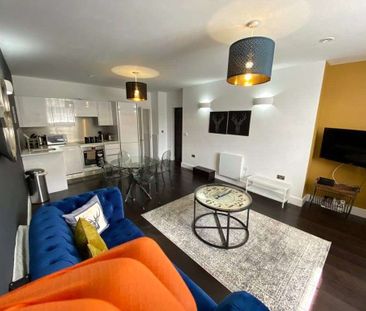 A lower ground floor, exceptionally presented one bedroom apartment... - Photo 2