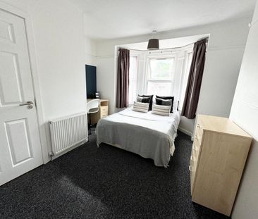 Room in a Shared House, Burlington Road, SO15 - Photo 3