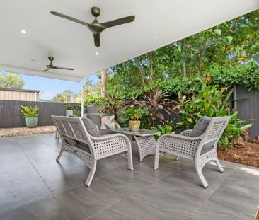 NEAT AS A PIN! CUTE COTTAGE IN BEACH LOCALE! - Photo 2