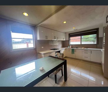 5 Jowett Avenue, Sunshine West, Vic 3020 - Photo 3