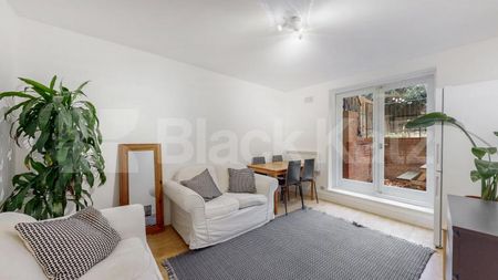 Generously Sized 4-Bedroom Home Moments from Camden & King’s Cross - Photo 2