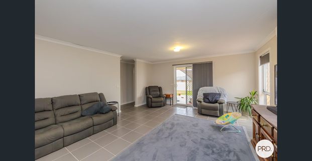 MODERN LIVING - Photo 1