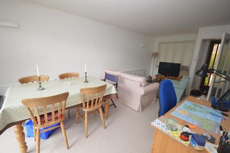 3 bedroom end of terrace house to rent - Photo 4