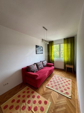 Închiriază Apartament 3 camere 1848 - Photo 2