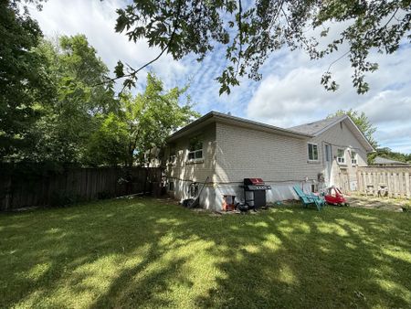 For Lease - 1560 Sandgate Crescent, Mississauga, Ontario - Photo 3