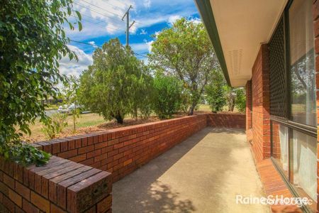 10 Barret Street, Flinders View, QLD 4305 - Photo 3