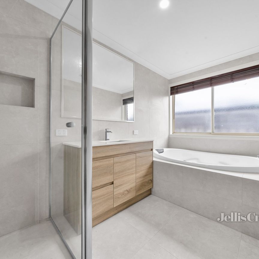 10 Chauncy Way, Lynbrook - Photo 1