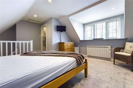 Hollycroft, Ashford Hill, Thatcham, Hampshire, RG19 - Photo 4