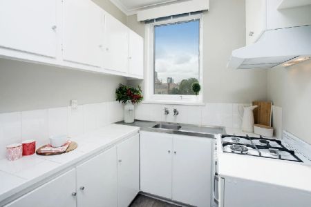 Unit 36/25 Robe Street, St Kilda. - Photo 5