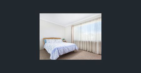 Large Family Home in Matthew Pearce Catchment! - Photo 4