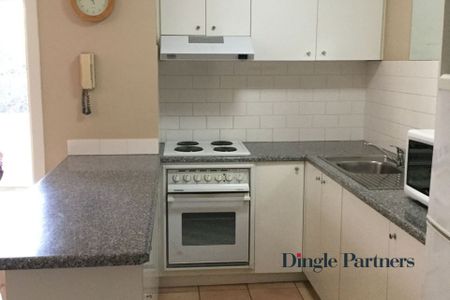 Fully-Furnished One-Bedroom Apartment in Prime South Yarra Location - Photo 3