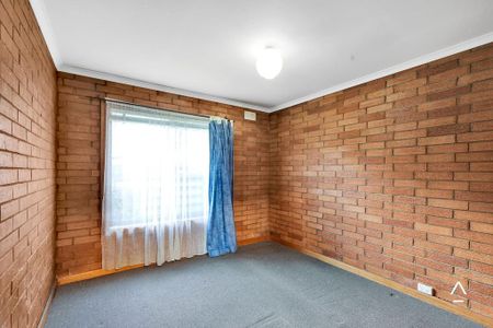 Conveniently Located One-Bedroom Flat - Photo 3